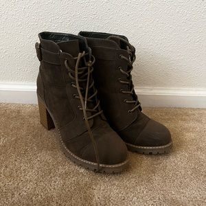 heeled boots